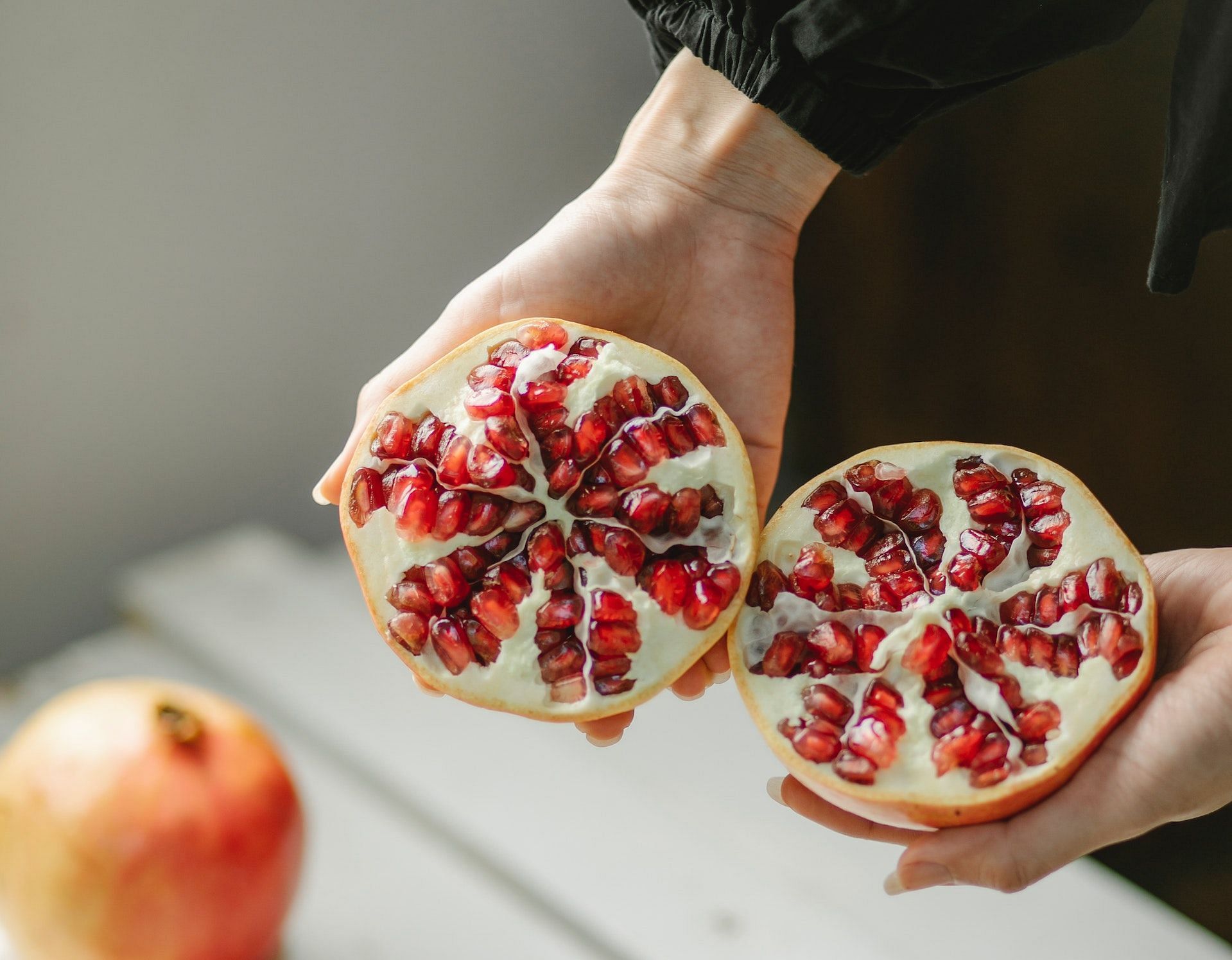 The fruit peel can detoxify the body. (Photo via Pexels/Any Lane)