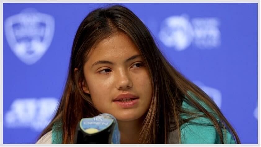 Emma Raducanu mischievously plays the piano at night in her grandmothers home