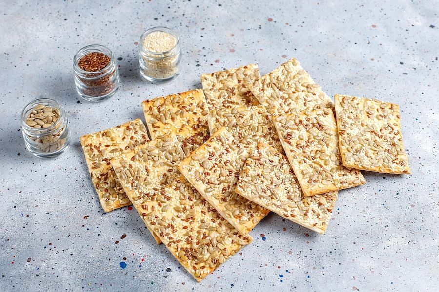 Wheat crackers (Image via Freepik/zerbaijan stocks)