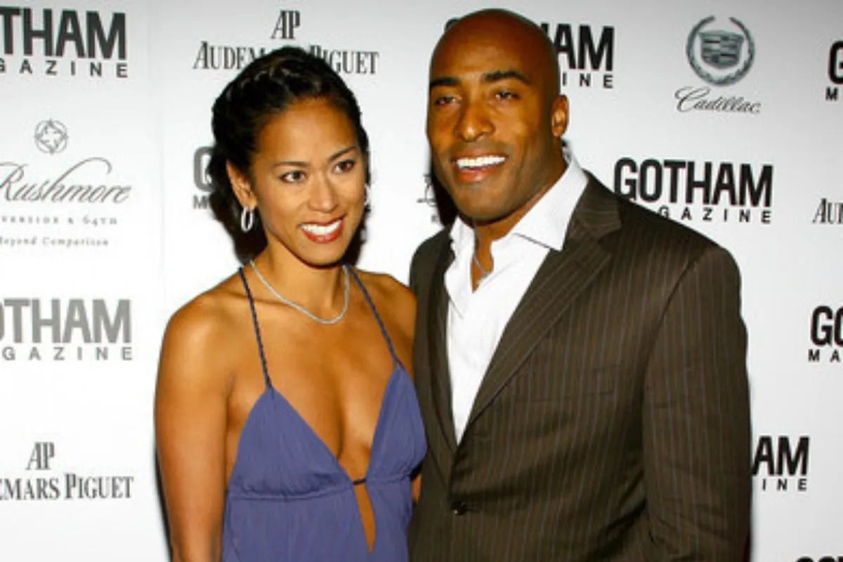 Tiki Barber will be by his twin Ronde's side in Canton