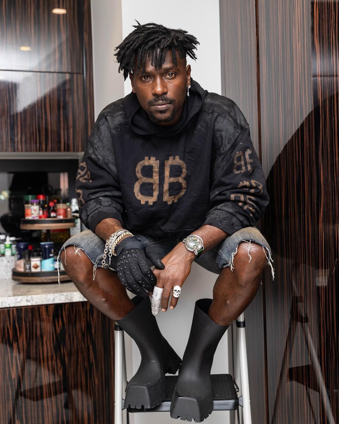 How tall is Antonio Brown? | Discover Antonio Brown’s Height