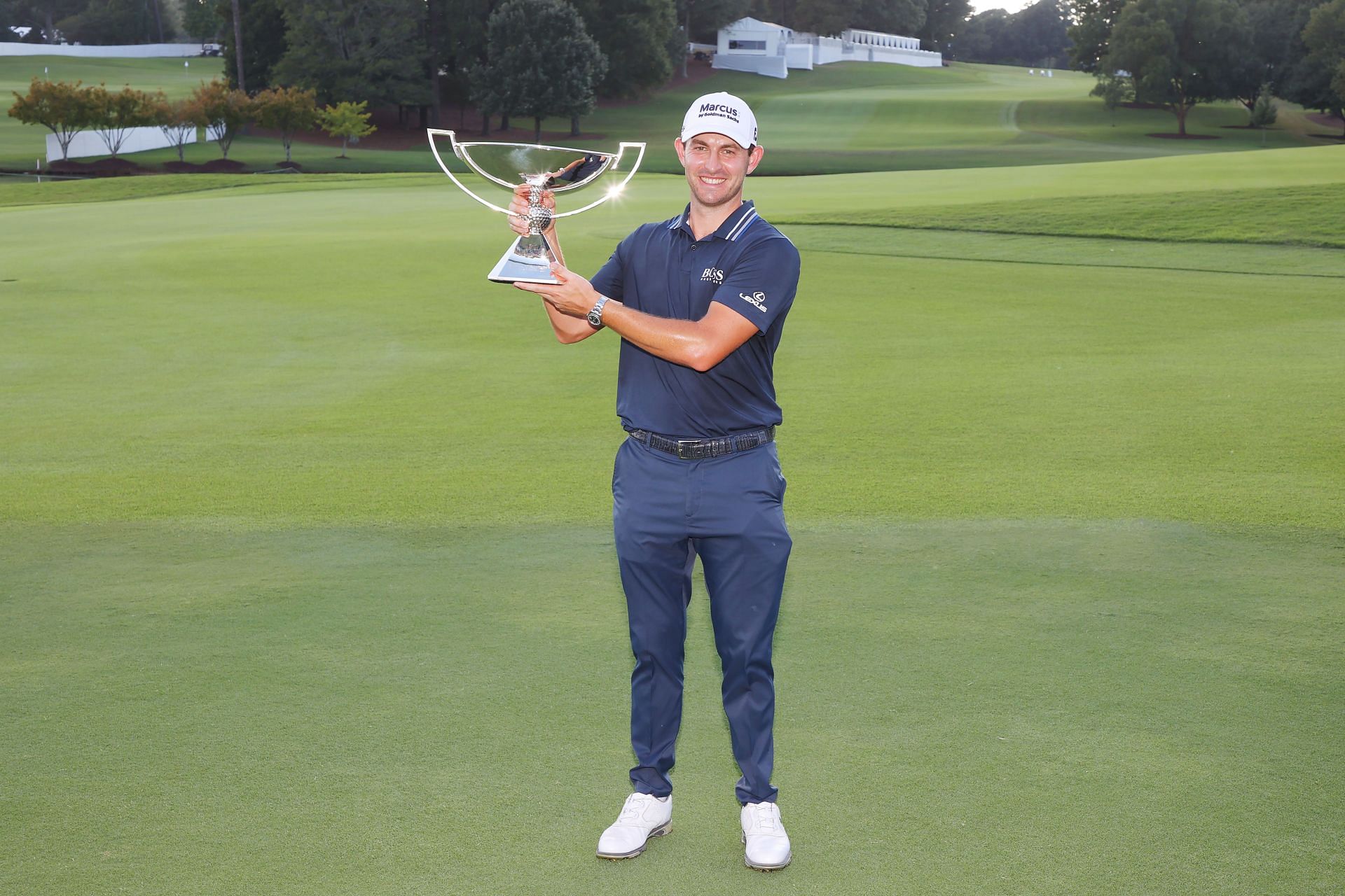 Patrick Cantlay celebrates with the FedEx Cup (Image via Getty)