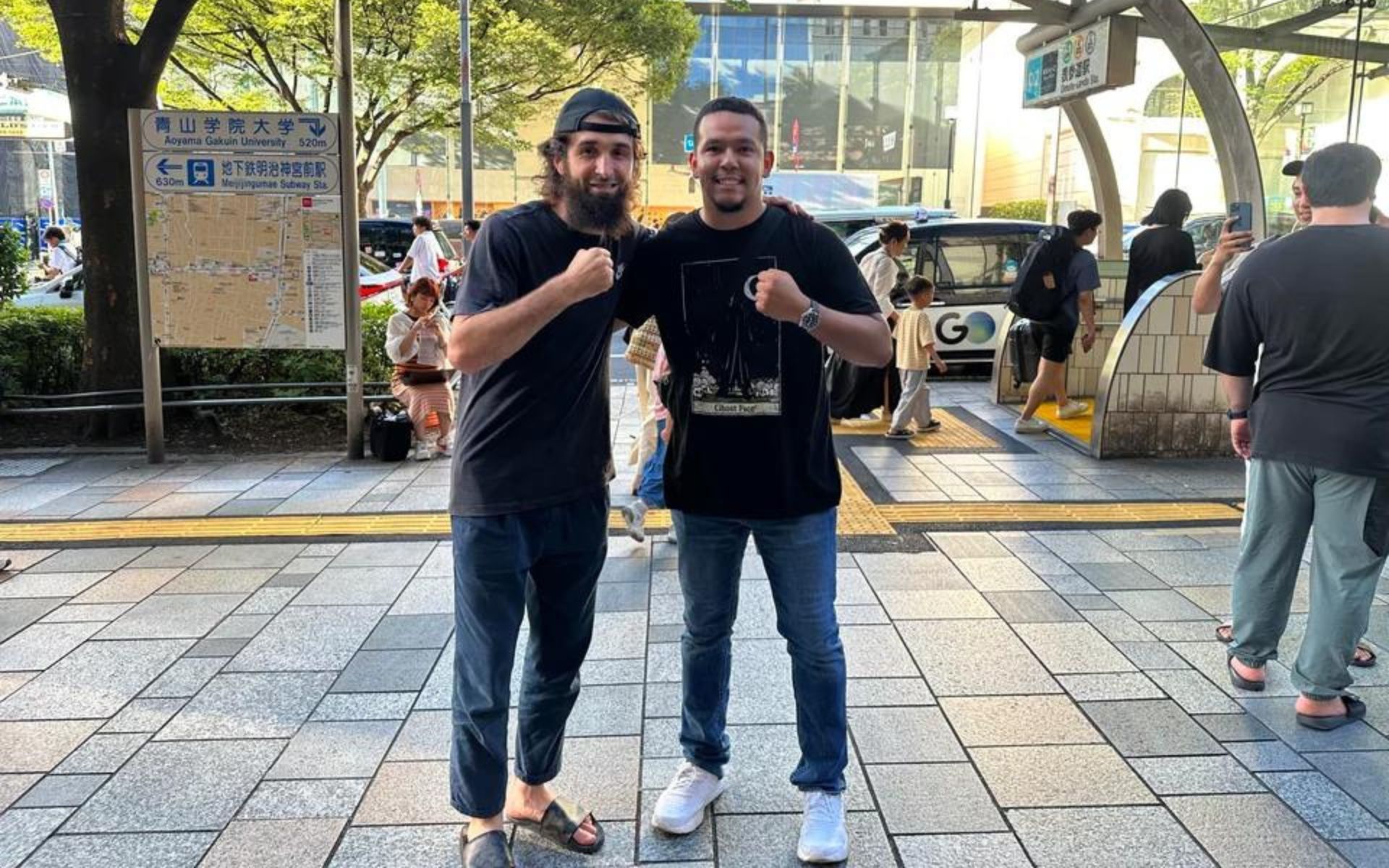 Zabit Magomedsharipov (left) with the Reddit user (right) (Image credits u/gamerunner18 on Reddit)