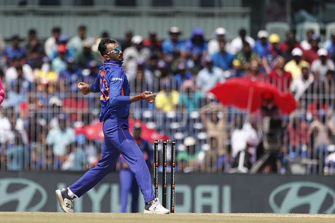 WI vs IND - अक्षर पटेल से गेंदबाजी नहीं कराए जाने को लेकर आई तीखी प्रतिक्रिया, पूर्व क्रिकेटर ने किया अहम सवाल