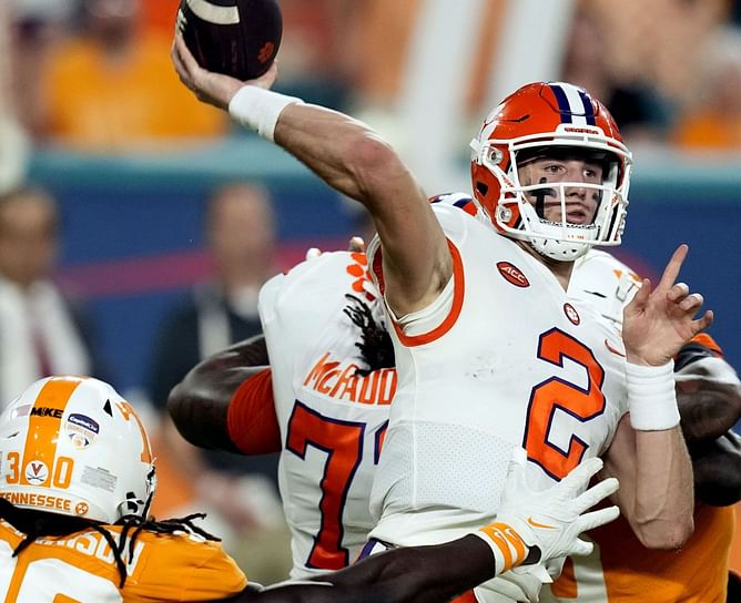 What celebrities are fans of Clemson football?