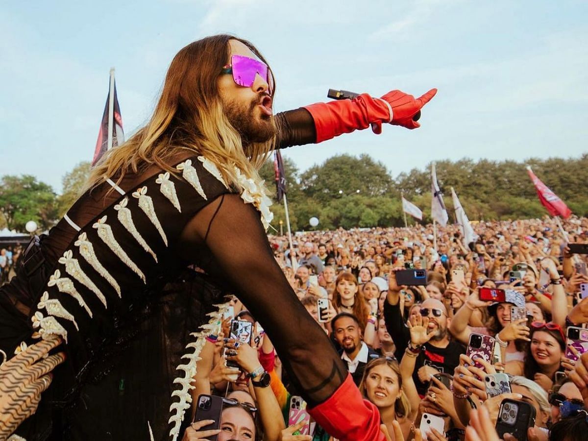 Fans appreciate Jared Leto’s Skeletoninspired outfit at Lollapalooza