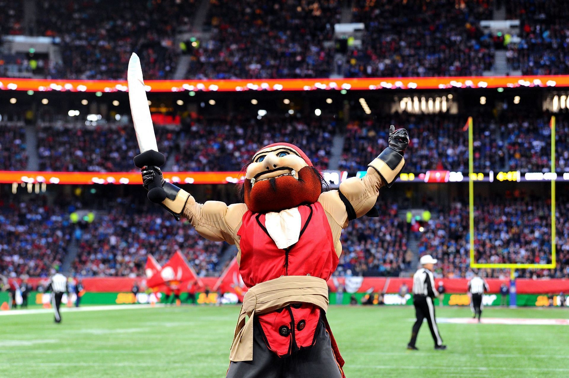 Tampa Bay Buccaneers&rsquo; mascot Captain Fear
