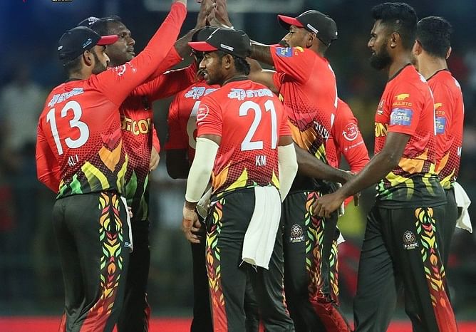 RCB के खिलाड़ी ने गेंद और बल्ले दोनों से मचाया कोहराम, बाबर आजम की तूफानी पारी गई बेकार