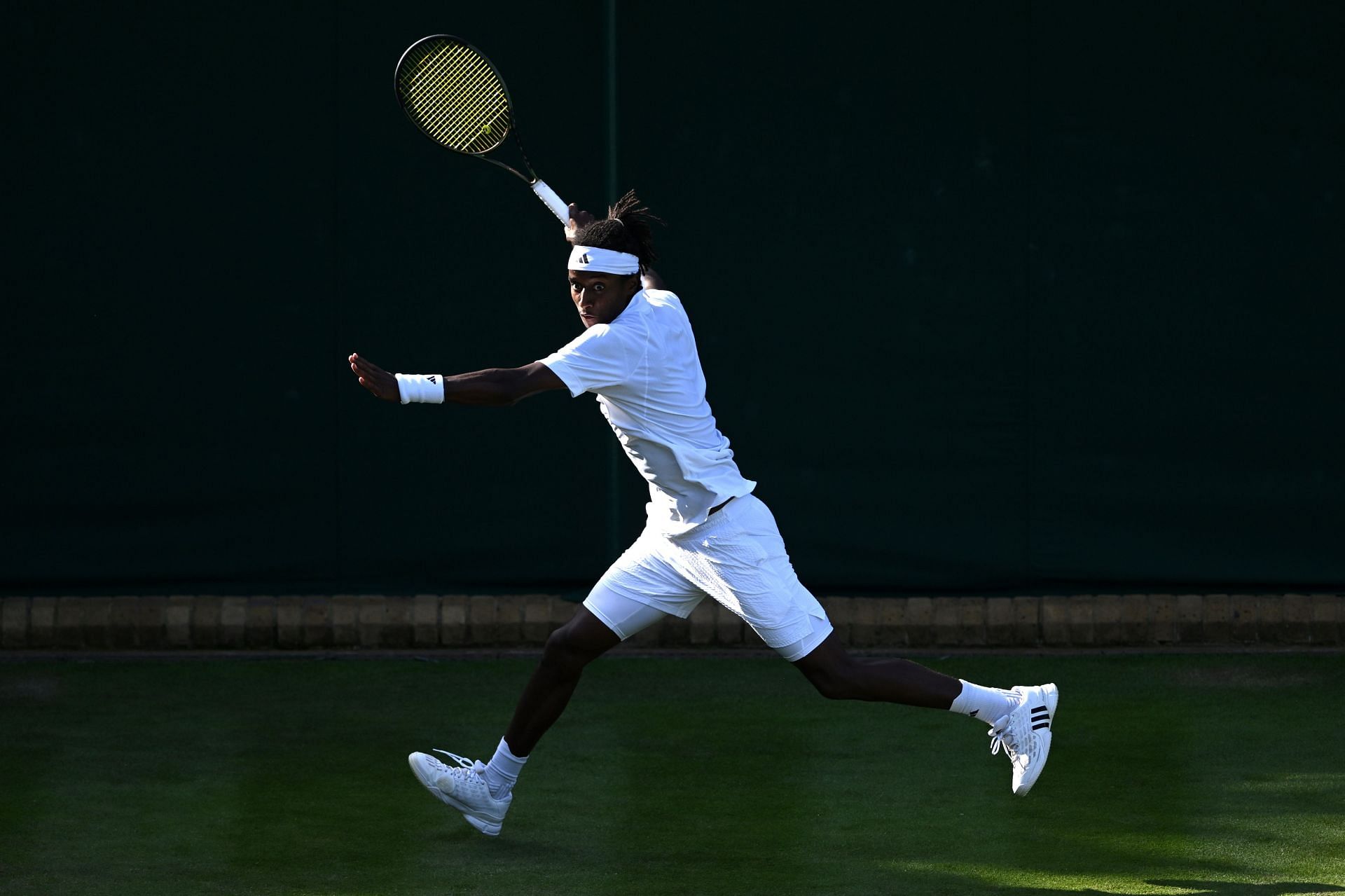 Mikael Ymer in action at Wimbledon 2023