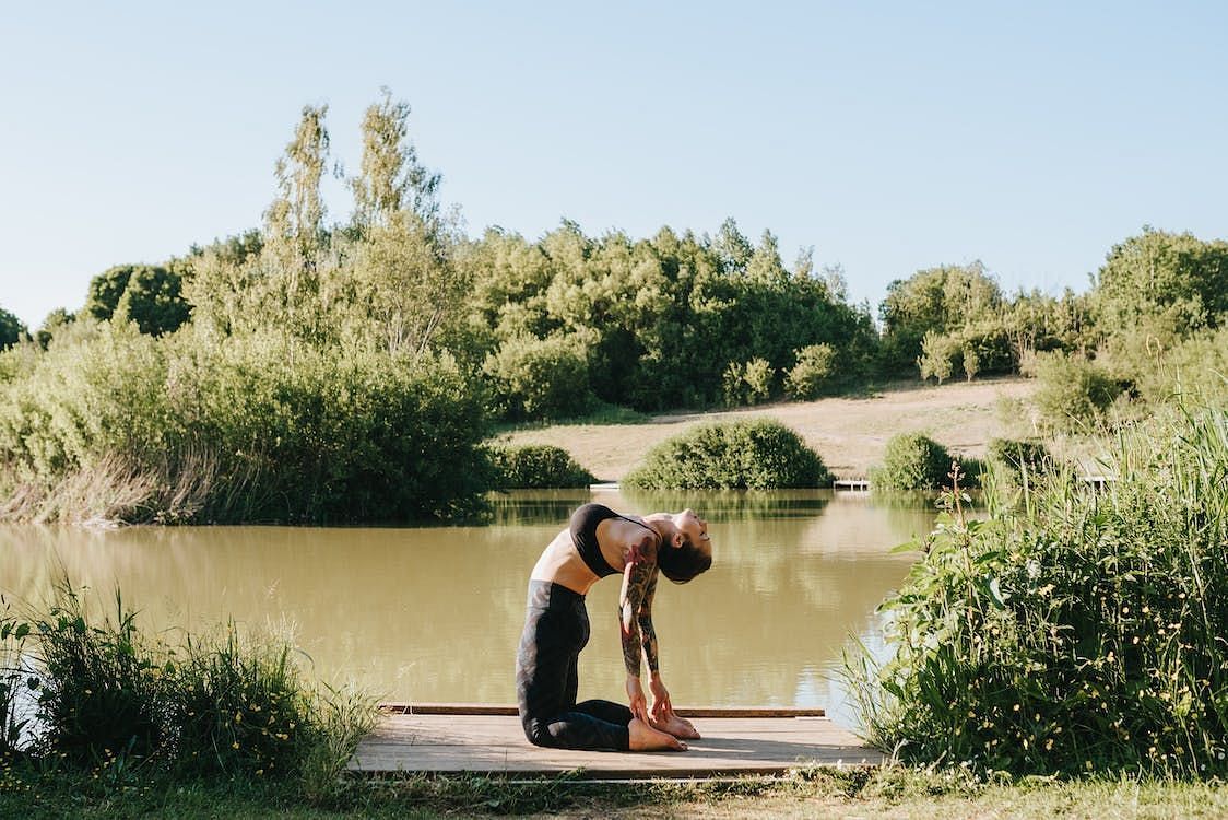Yoga offers a number of postures that, by involving the core muscles, might help reduce belly fat. (Anete Lusina/ Pexels)
