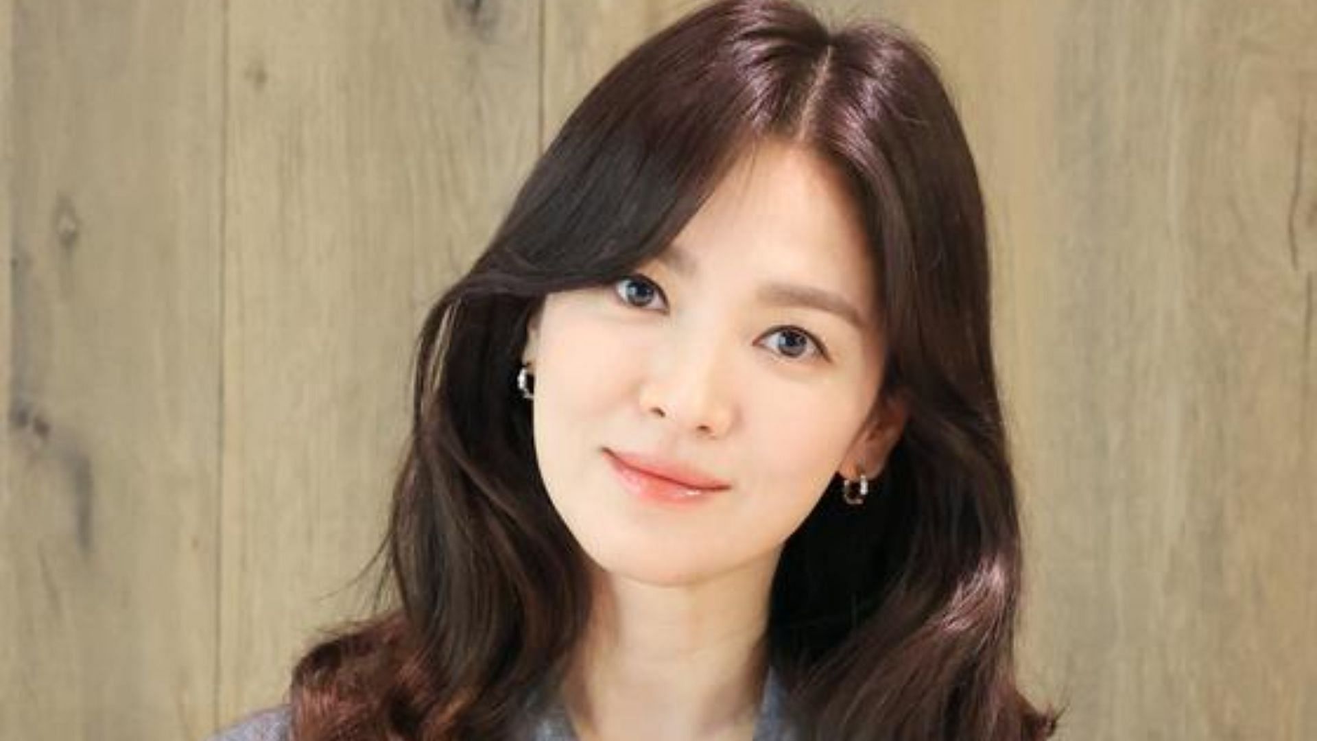 Song Hye-kyo spoke about the recognition she gained from The Glory in JTBC interview (Image via Twitter/@bluejeanbirkin)