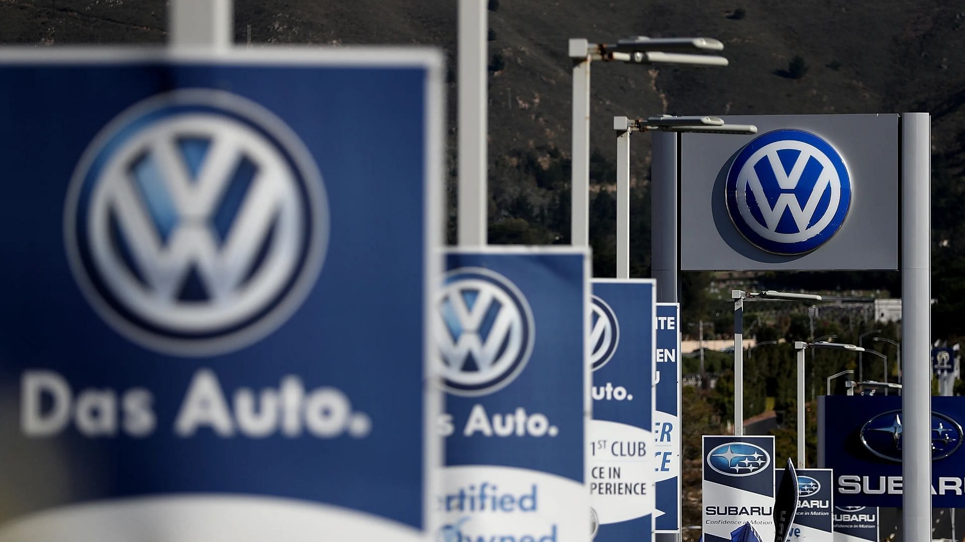 The recalled Volkswagen Atlas and Atlas Cross Sport vehicles are prone to engine failure and risks of fire caused by the connecting rod bearing problem (Image via Justin Sullivan / Getty Images)