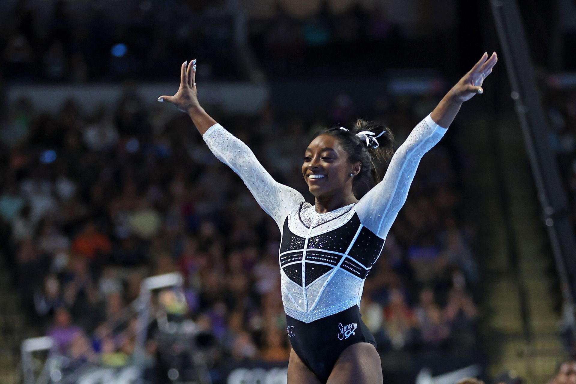 Simone Biles marks comeback with a win in 2023 U.S. Classic, clinches