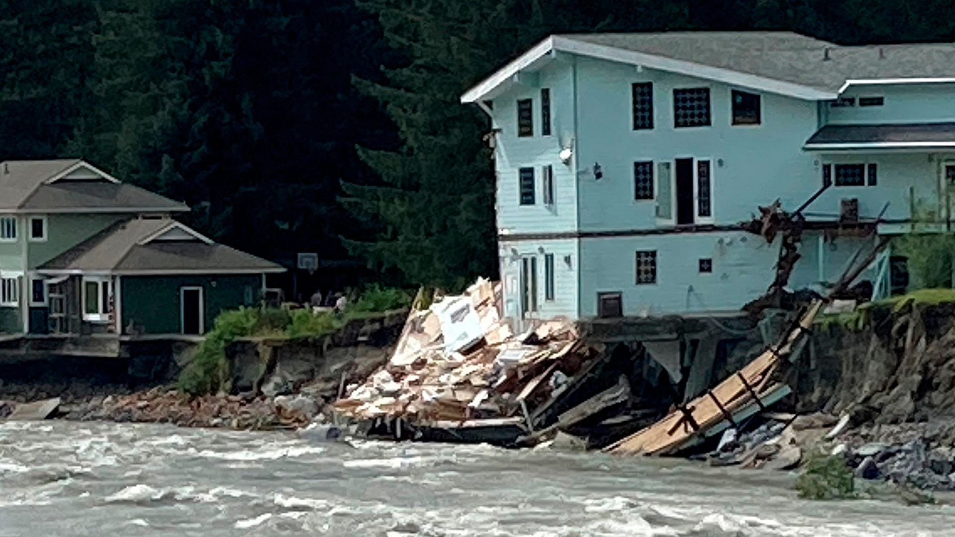 Is the Bill Gates vacation home falling into the river video real? Viral claim debunked (Image via AP)