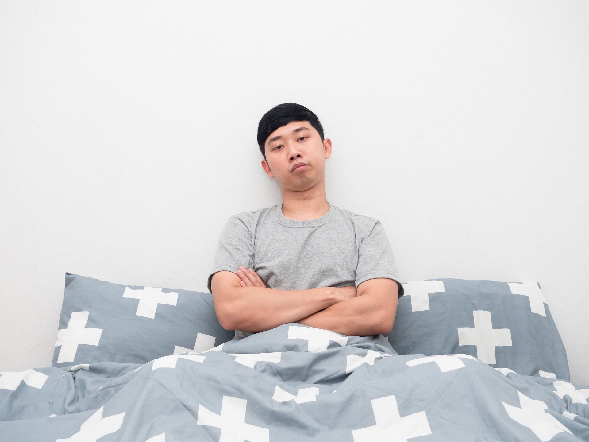 Sleep inertia can be caused by multiple factors. (Image via Vecteezy/Thanasak Wongsuk)
