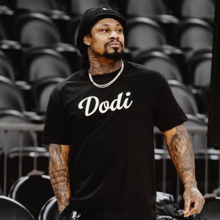 How Tall is Marshawn Lynch? | Marshawn Lynch’s Height Revealed