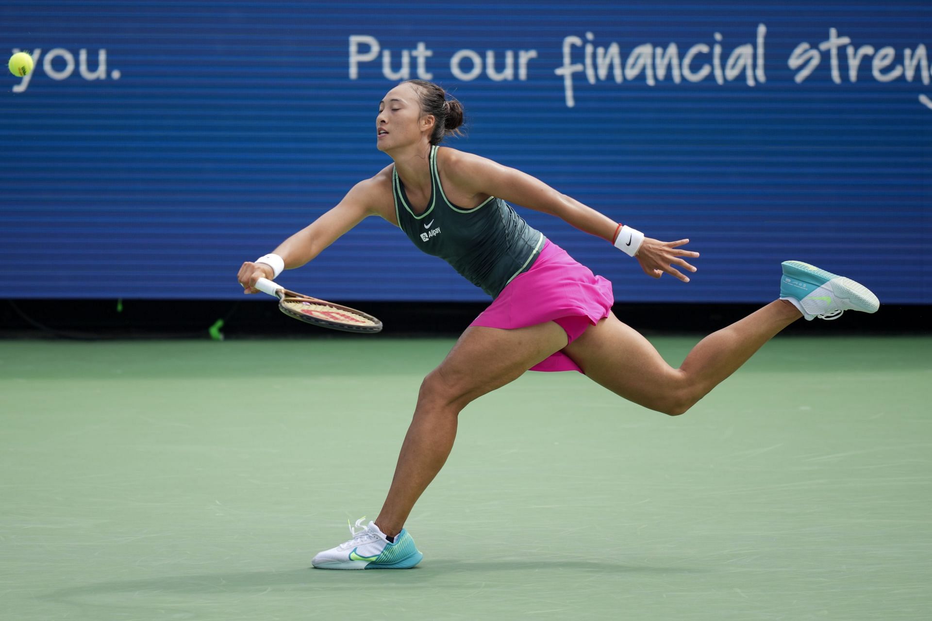 Western &amp; Southern Open - Day 4 : Qinwen Zheng