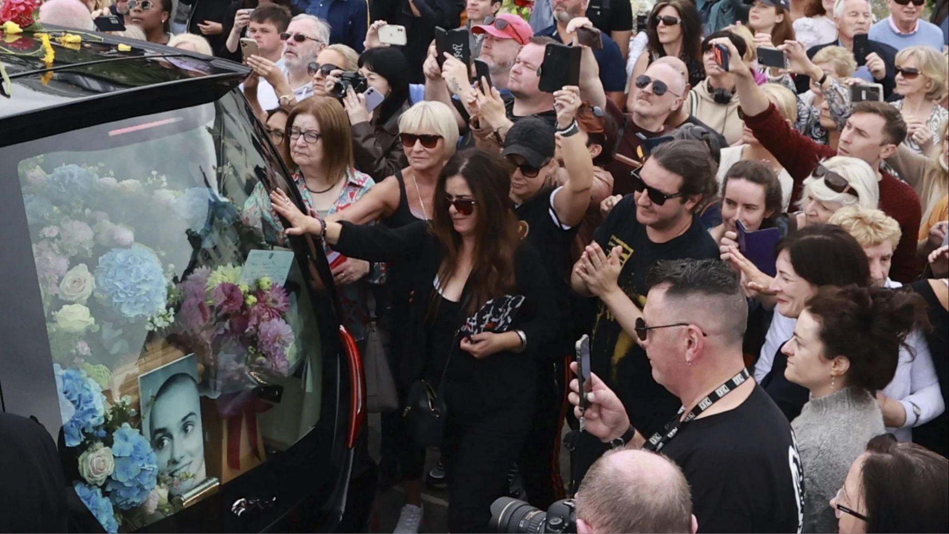People in Ireland pay their respects to Sin&eacute;ad O