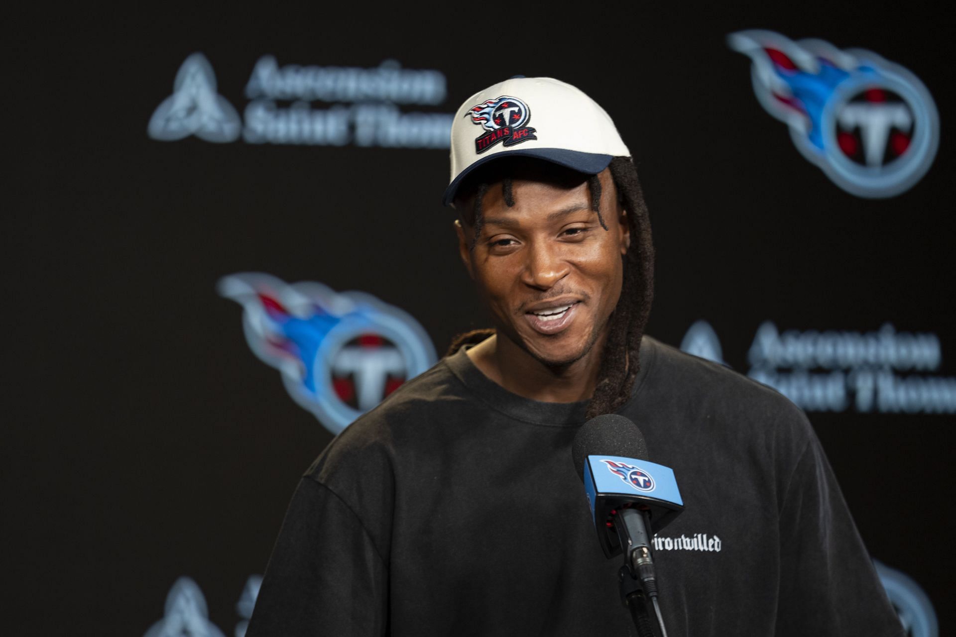 DeAndre Hopkins fires savage message to haters in first tweet with Titans
