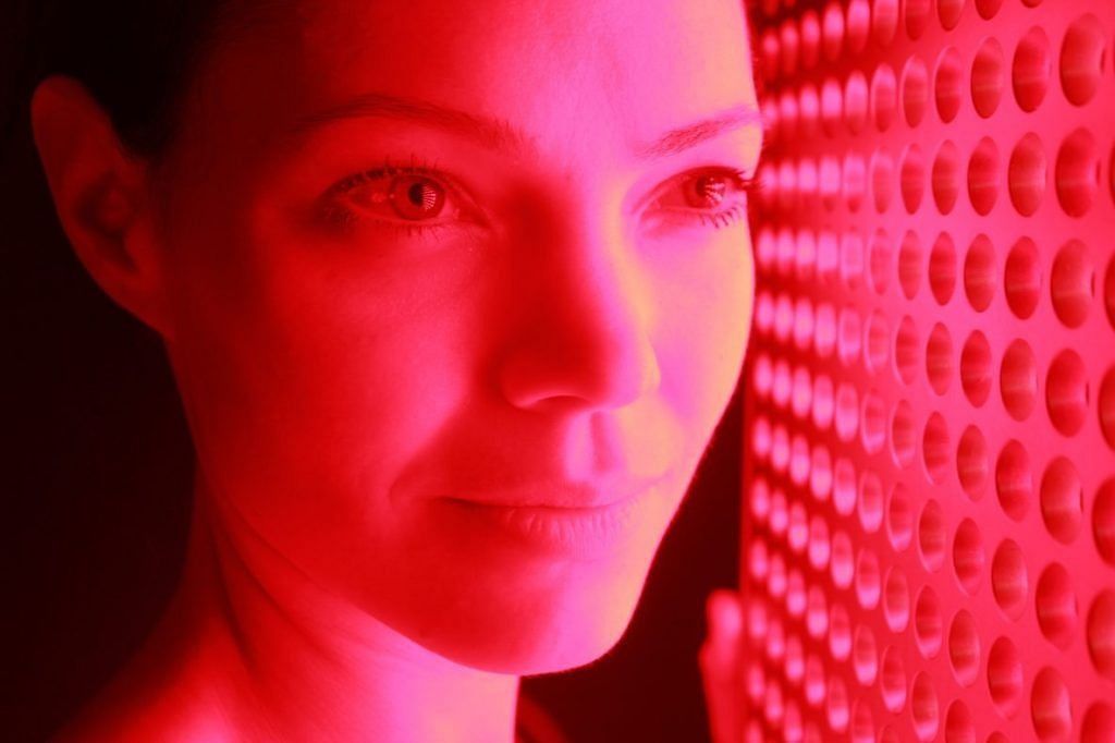 Red light therapy for face (Image via Getty Images)