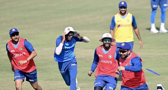 Asia Cup 2023 से पहले ऋषभ पंत ने भारतीय कैंप में की एंट्री, खिलाड़ियों साथ मस्ती करते आये नजर