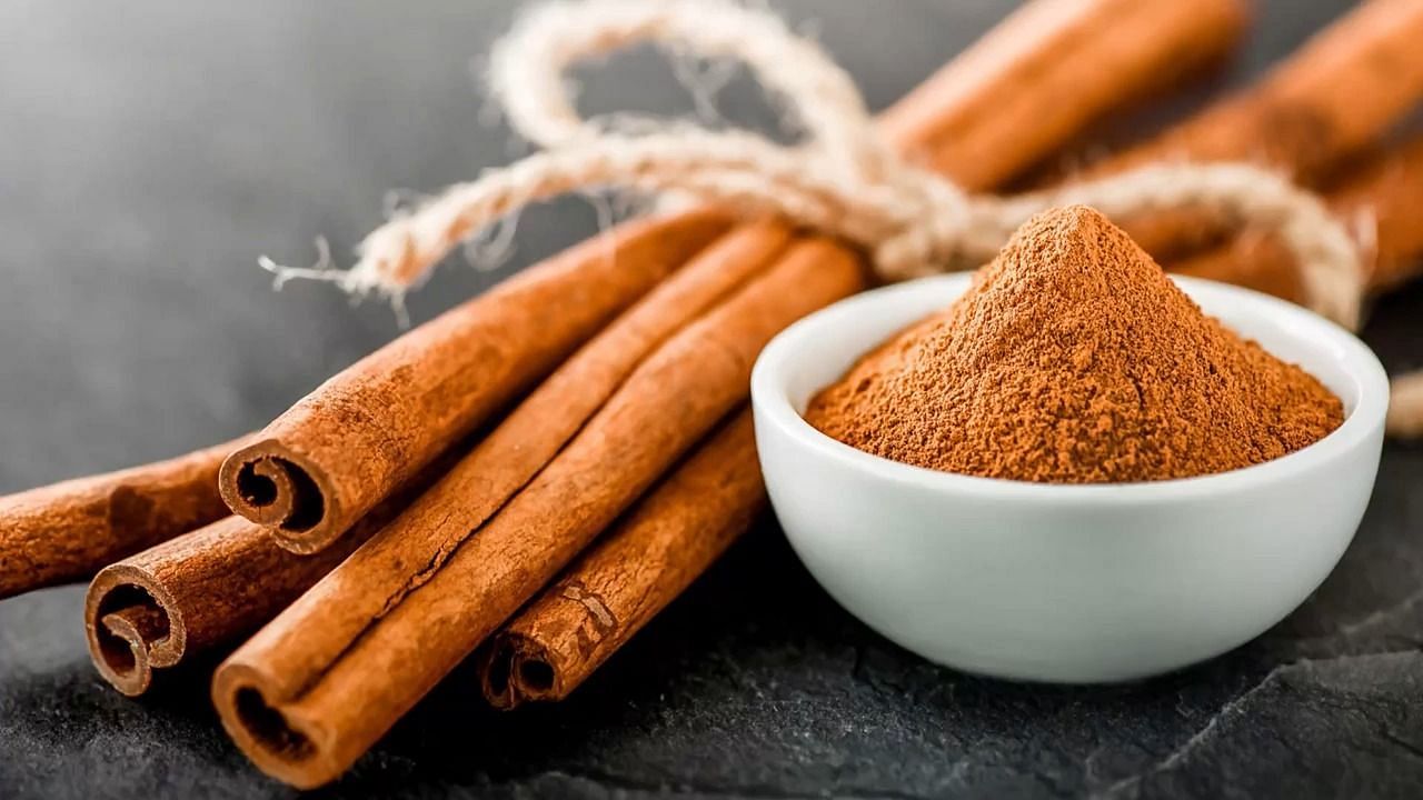 Cinnamon for hair (Image via Getty Images)