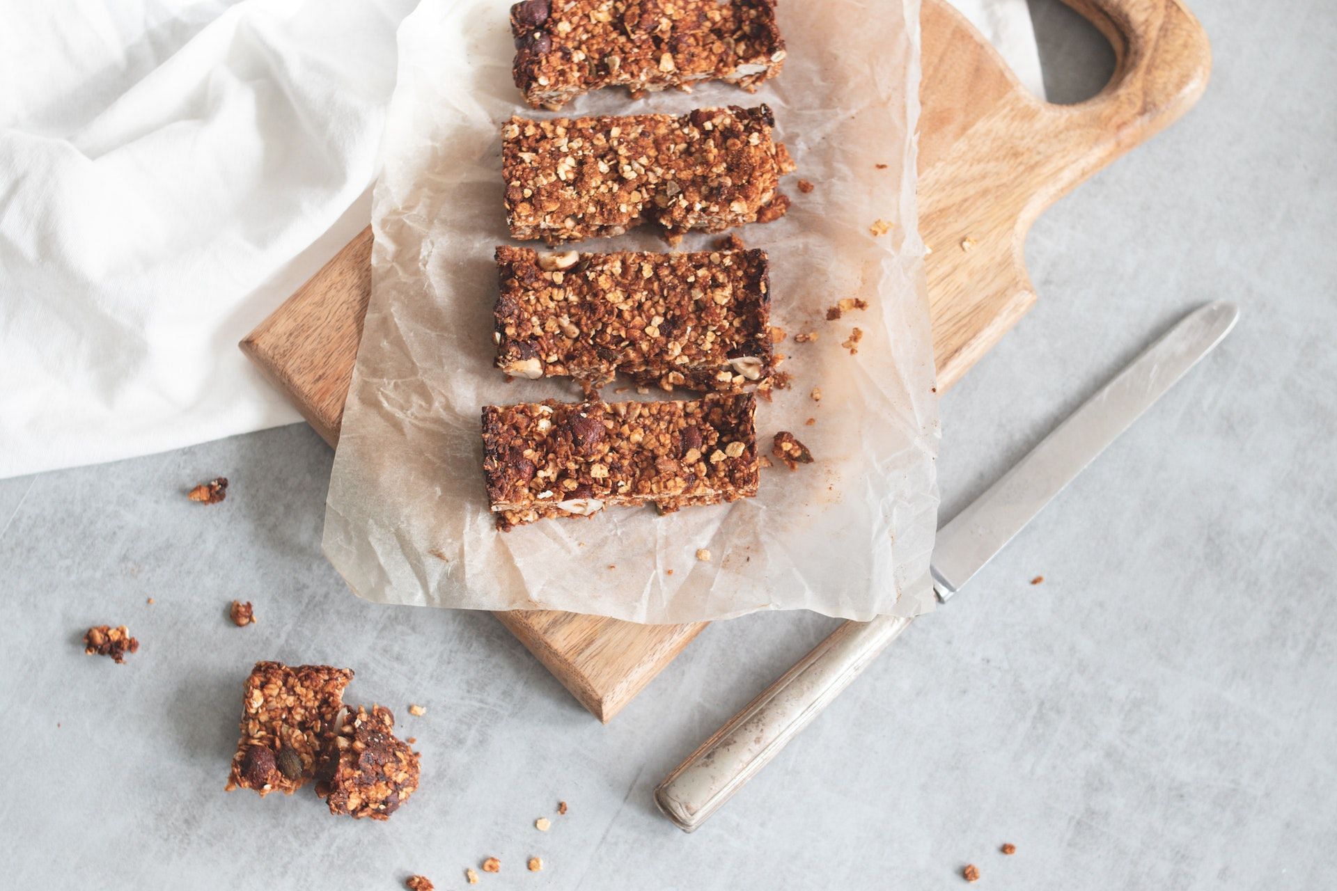 Granols bars are nutritious. (Photo via Pexels/Annelies Brouw)