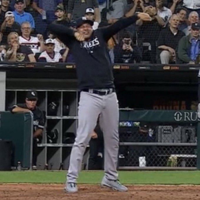 Aaron Boone hilariously mocks umpire Laz Diaz after the Yankees