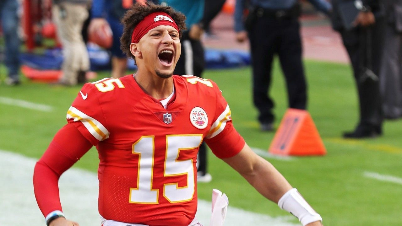 Could Patrick Mahomes' behind-the-back pass be unveiled this season? - The  Athletic