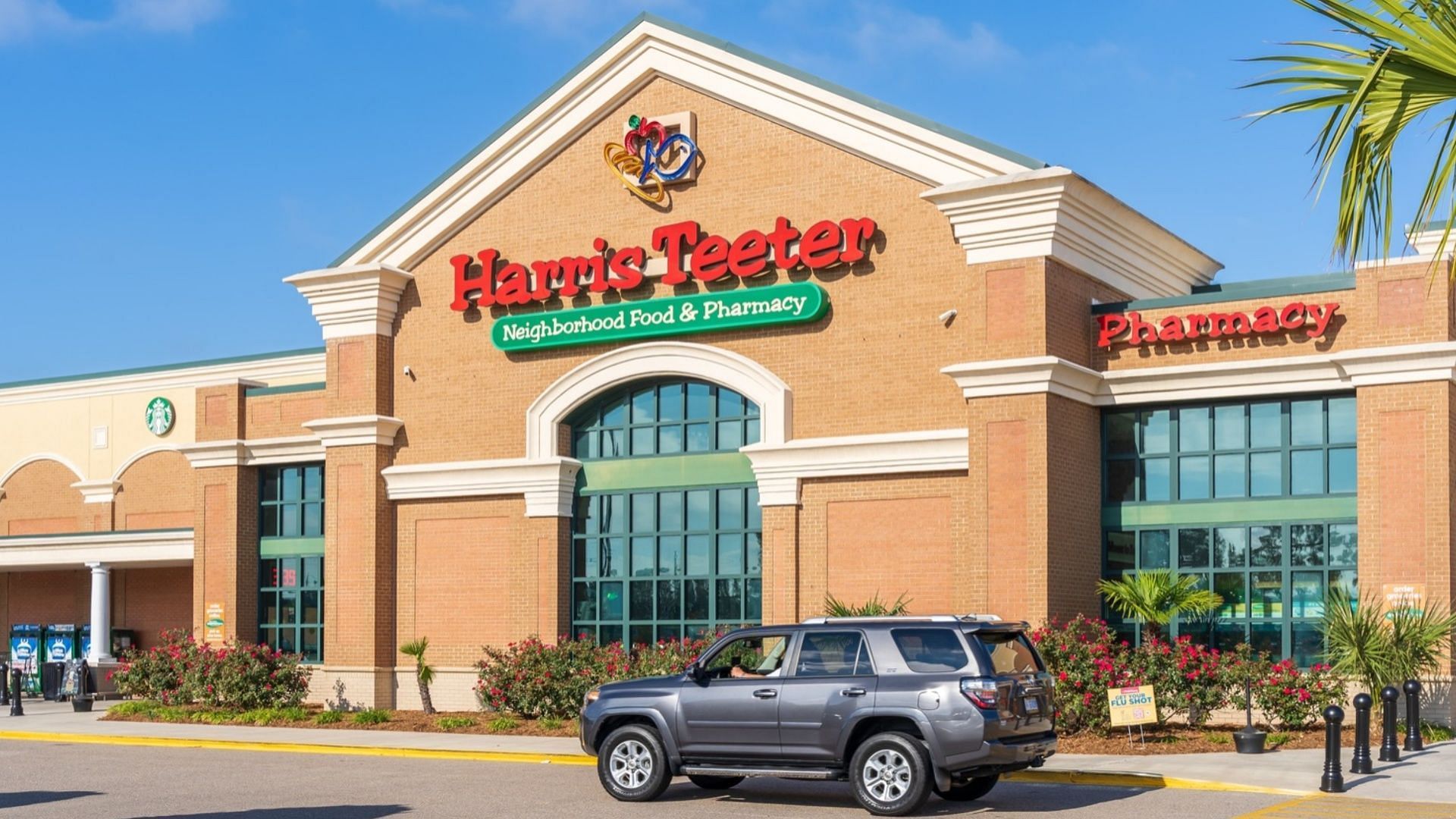 Harris Teeter&#039;s weeklong deals are available until August 22 on online purchases and in-store (Image via Red Lemon / Shutterstock)