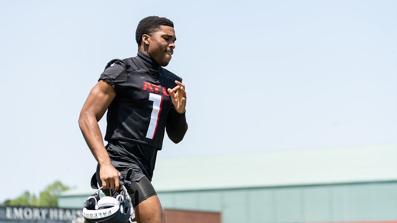 Falcons cornerback Jeff Okudah carted off practice field with