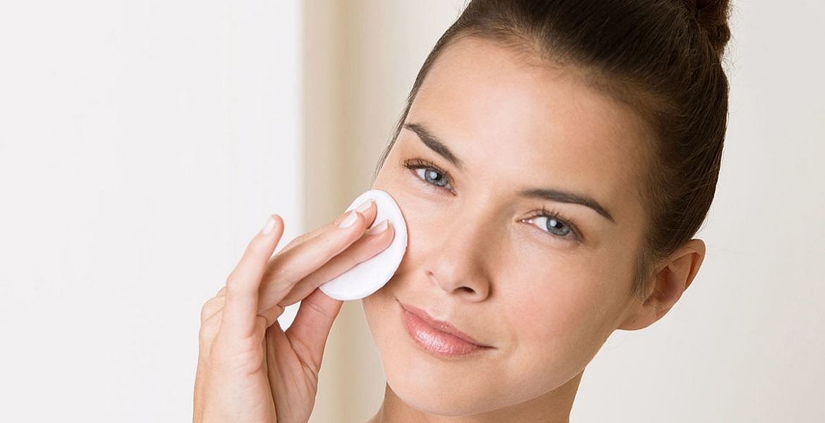 Makeup removal for skincare (Image via Getty Images)