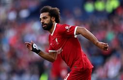 “The calming influence” - Pundit tips Liverpool star to pacify Mohamed Salah after angry outburst against Chelsea