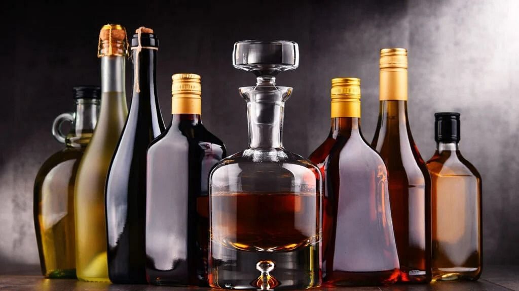 Alcohol detox (Image via Getty Images)
