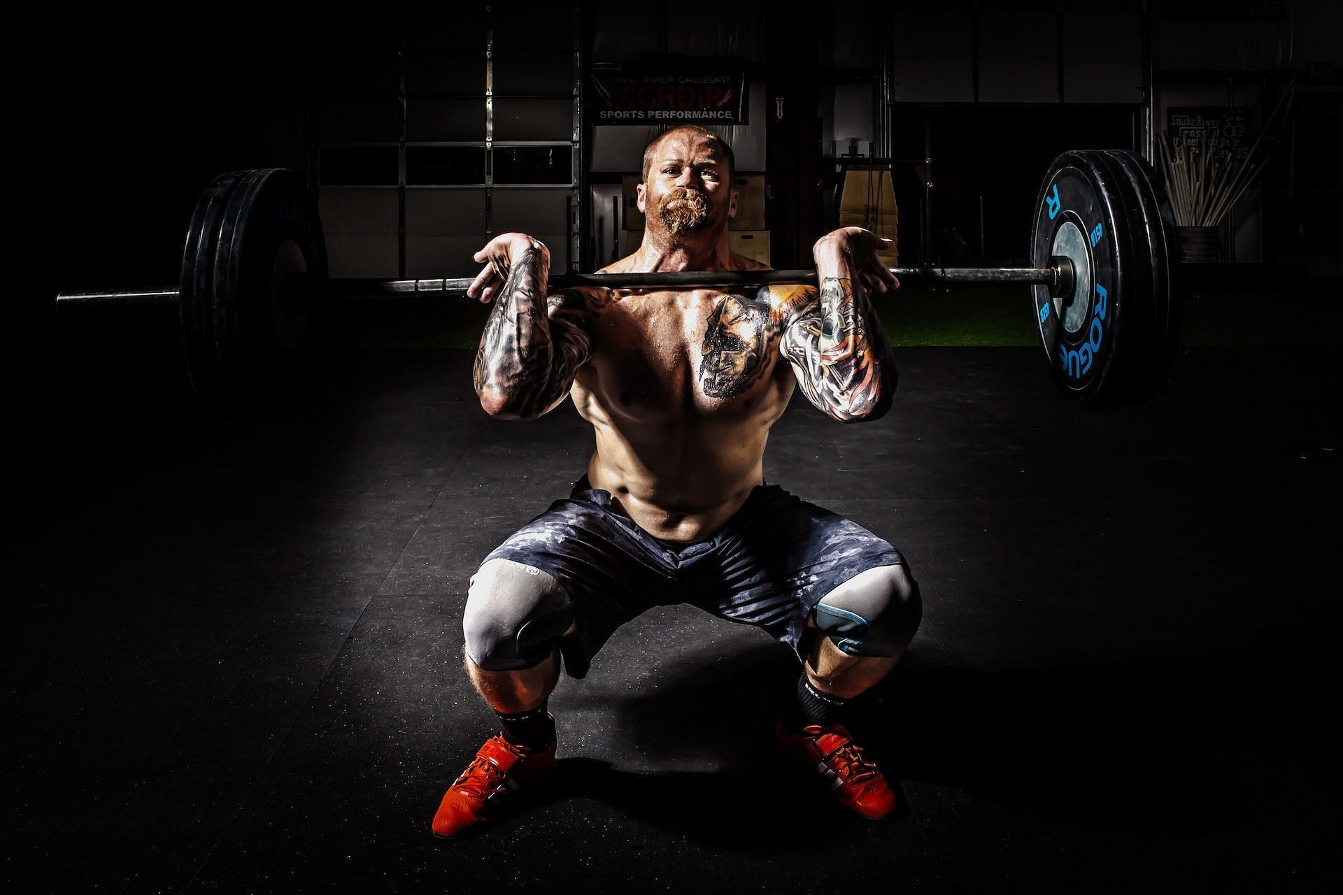 Powerlifter workout strengthens the body. (Photo via Pexels/Binyamin Mellish)