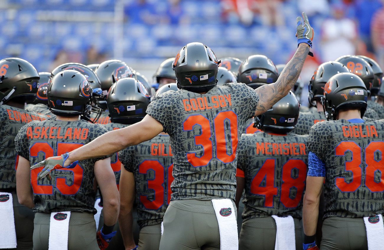 Top 10 Worst College Football Uniforms of All Time (Part 1) 