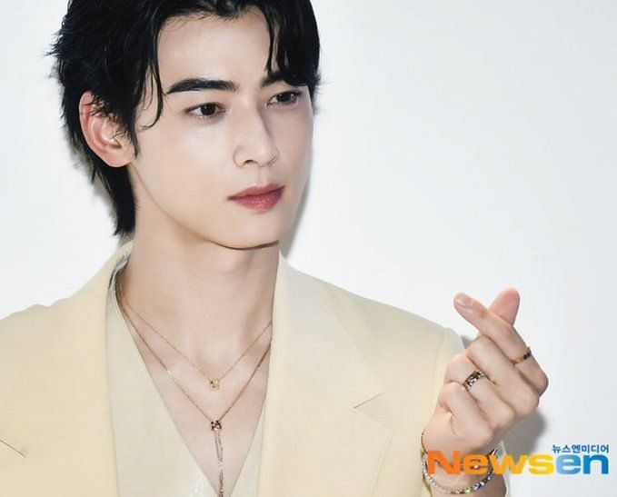 Cha Eunwoo's look for his visit to Chaumet's historic address wins the  internet: Shining brighter than those diamonds