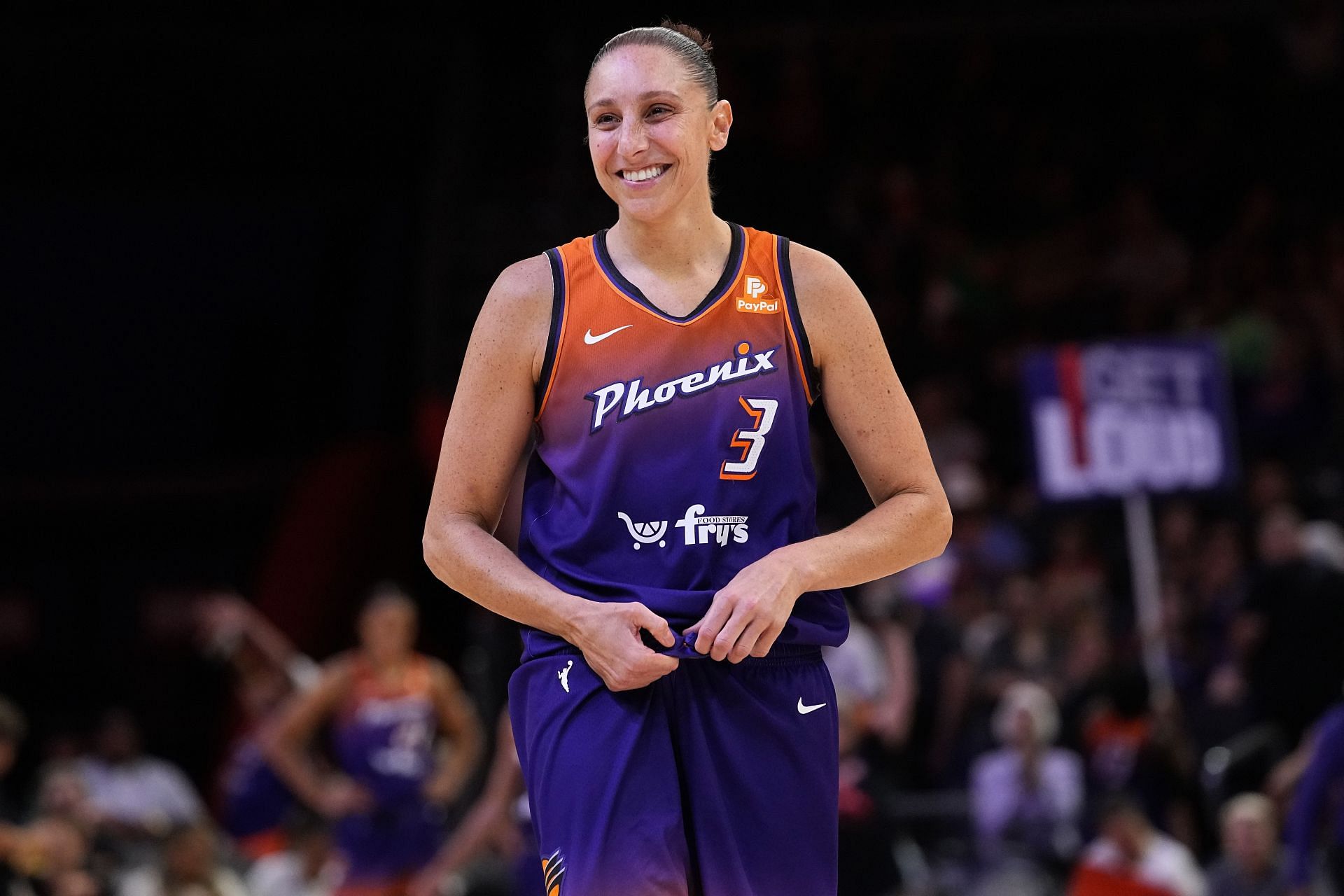 Watch: Diana Taurasi makes a catch-and-shoot 3-pointer to reach 10,000 ...