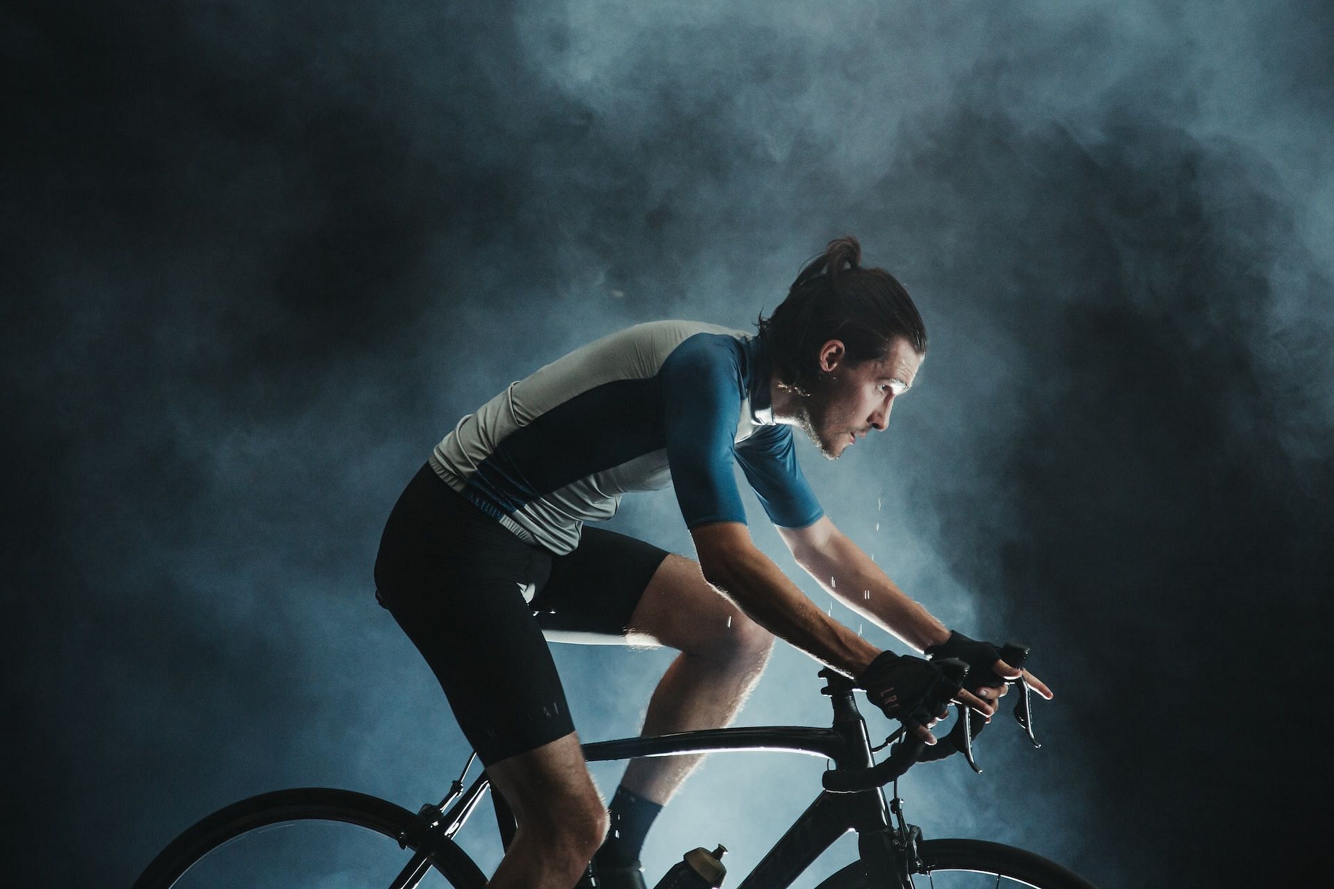 Indoor cycling tones the muscles. (Photo via Unsplash Munbaik Cycling Clothing)