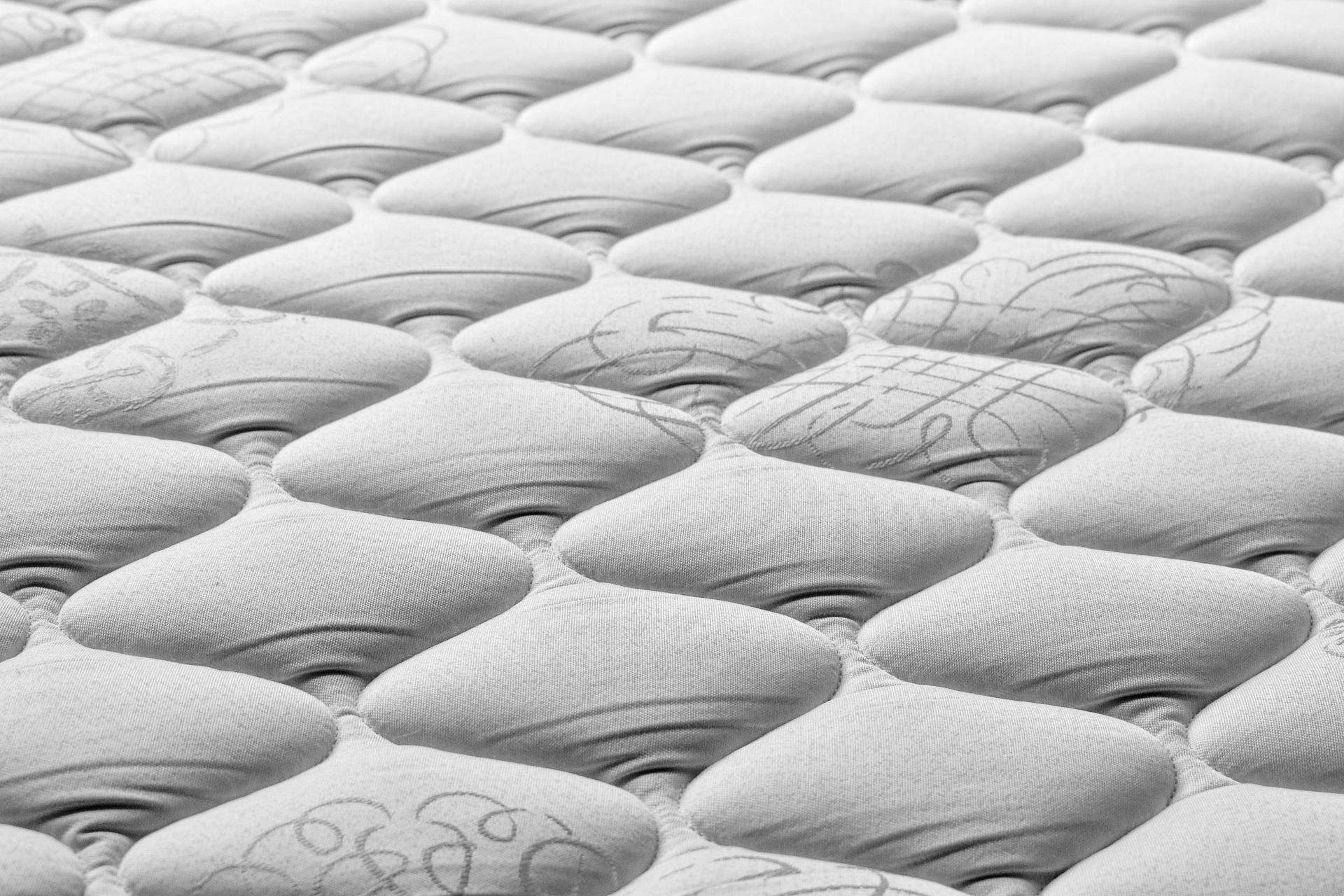 How mattress quality can affect your sleep (Image via Unsplash / Kathyryn Tripp)