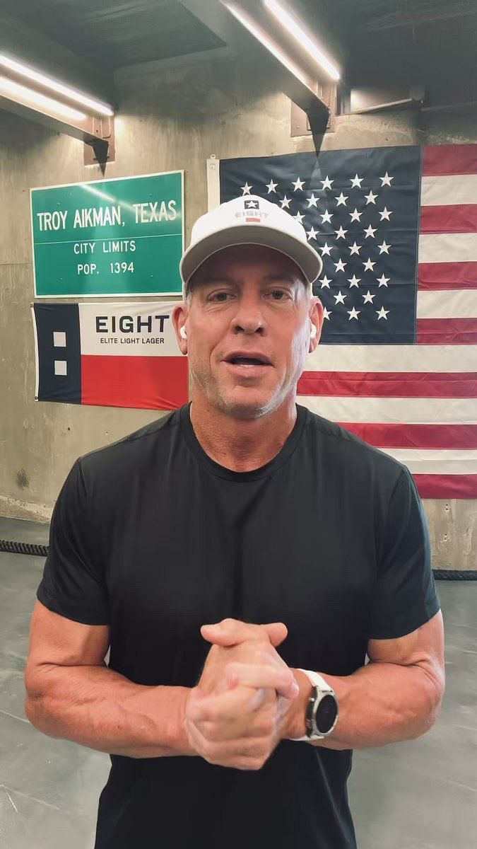 Troy Aikman visits El Paso Union Drafthouse to promote 'Eight' beer