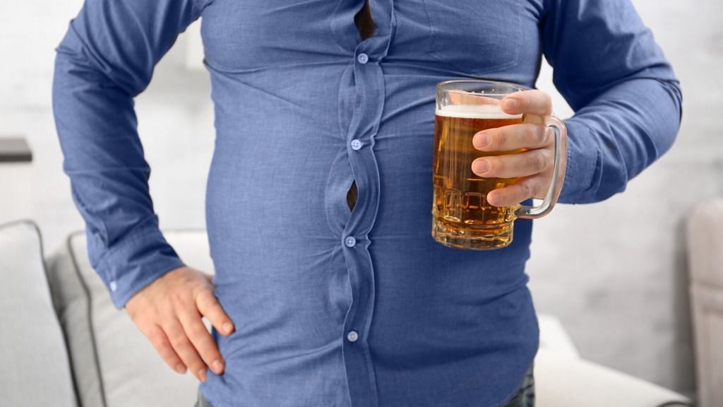 Alcohol weight gain (Image via Getty Images)