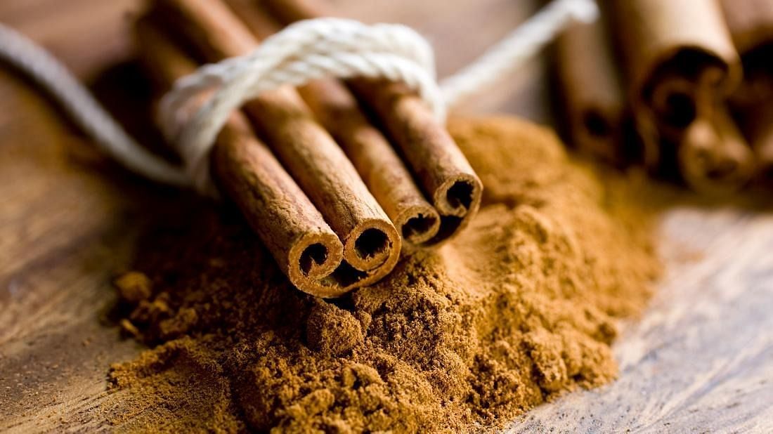 Cinnamon for hair (Image via Getty Images)