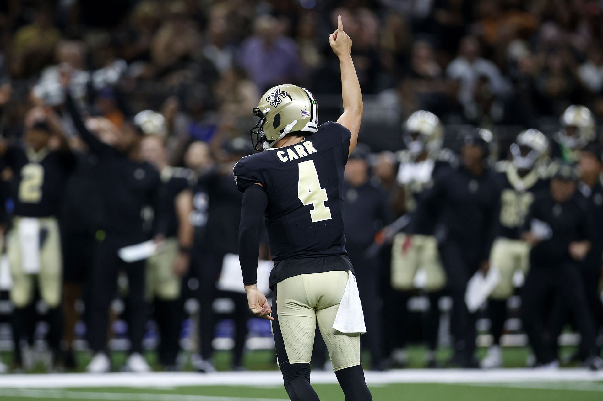 A 'rejuvenated' Derek Carr looks right at home in Saints' debut