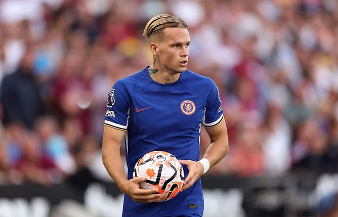 “Your dream team bro” - Chelsea star Mykhailo Mudryk encounters Arsenal fans, video goes viral