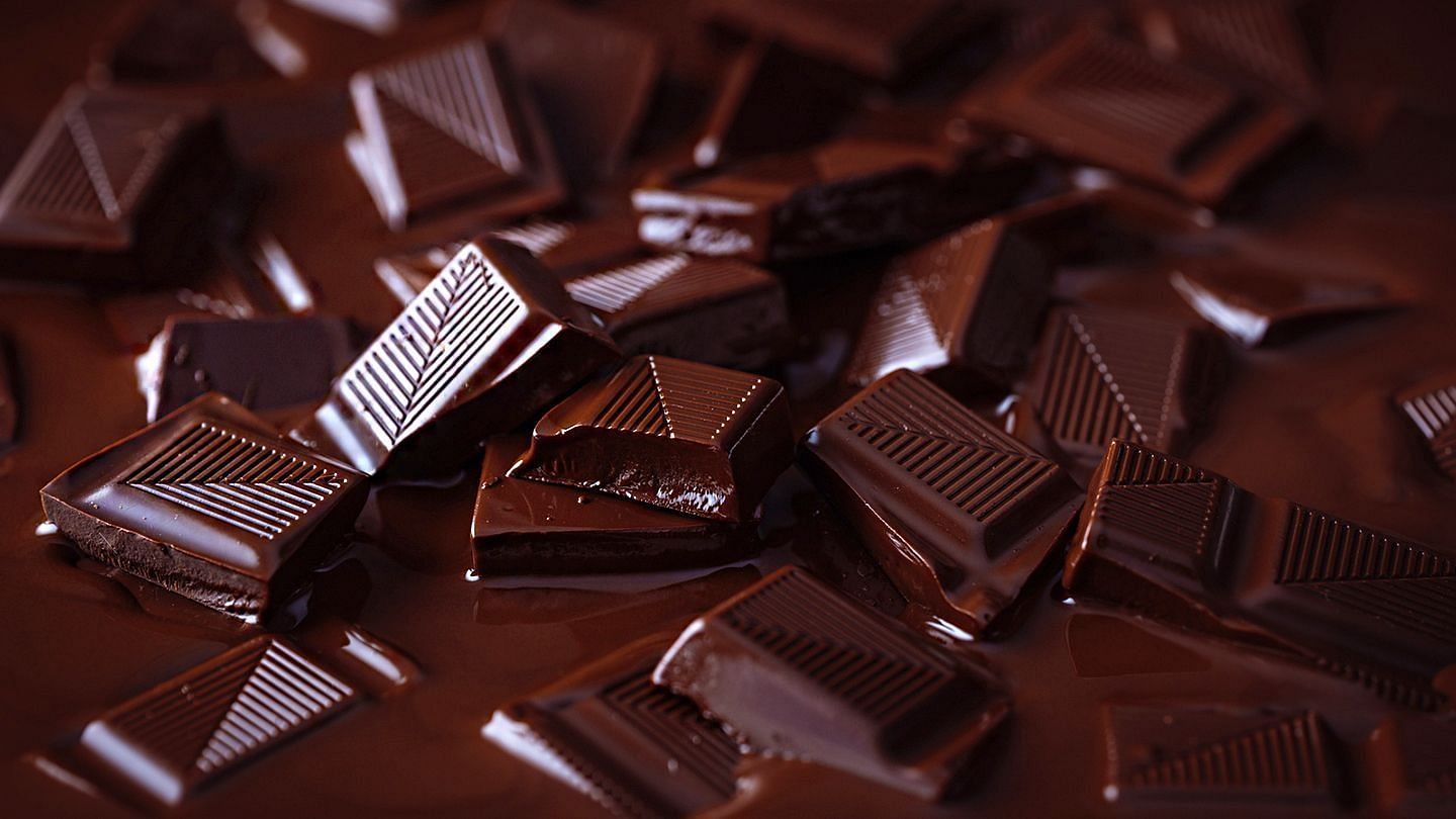 Dark chocolate (Image via Getty Images)