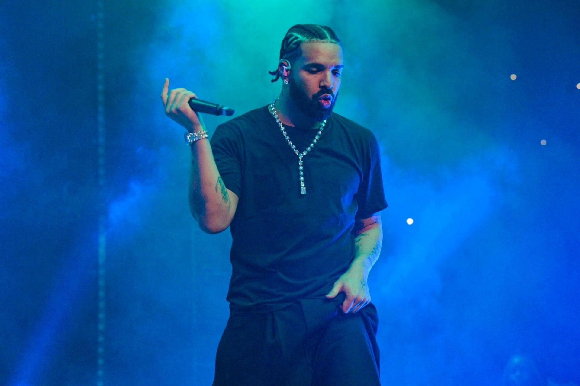 Drake at the State Farm Arena  in Atlanta, Georgia on December 9, 2022 (Image via Getty Images)