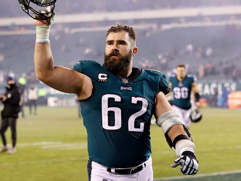 Eagles reward Jason Kelce one day after he announced he is