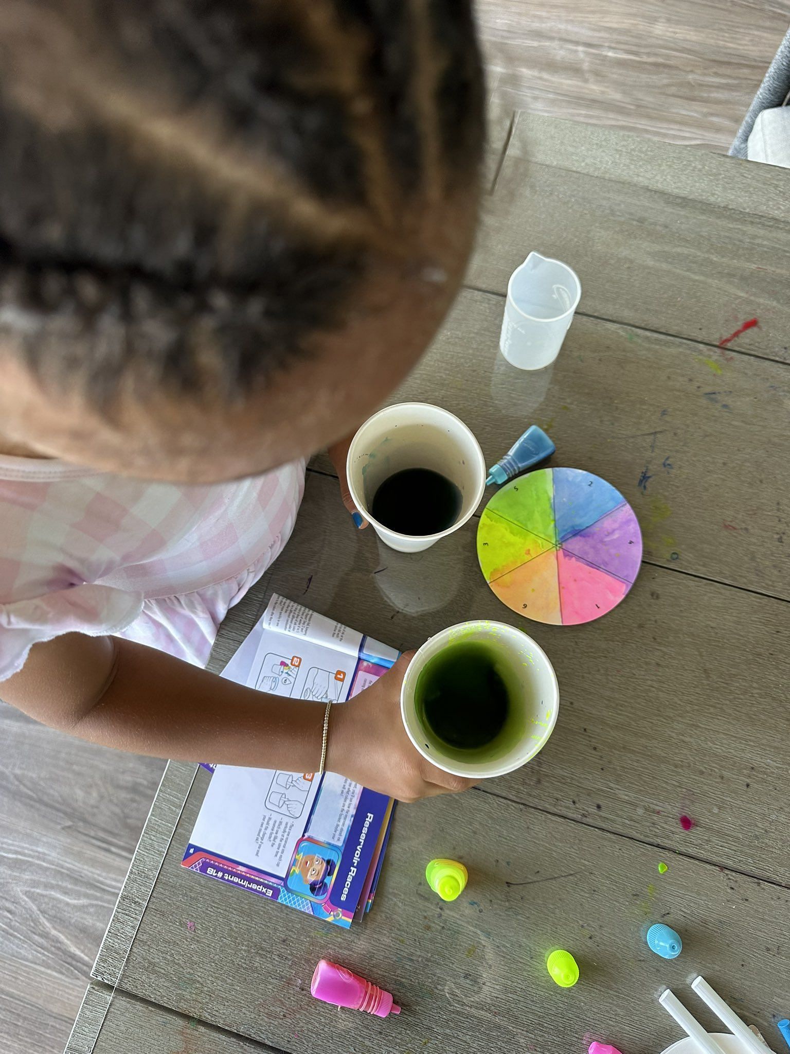 A screen capture of Serena Williams&#039; daughter Olympia&#039;s color-mixing experiment