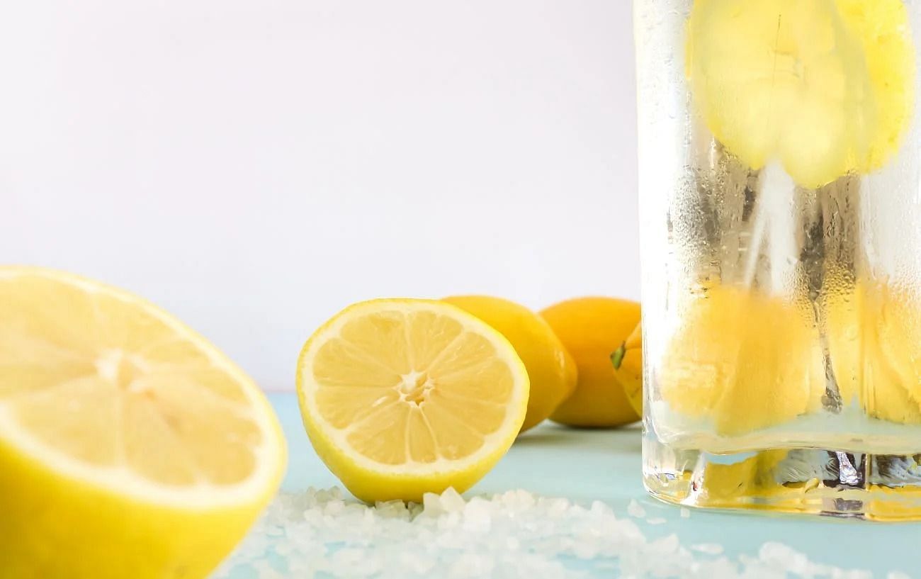 Lemon and saltwater (image via Pexels)